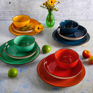 Bright 2025 colored dishes